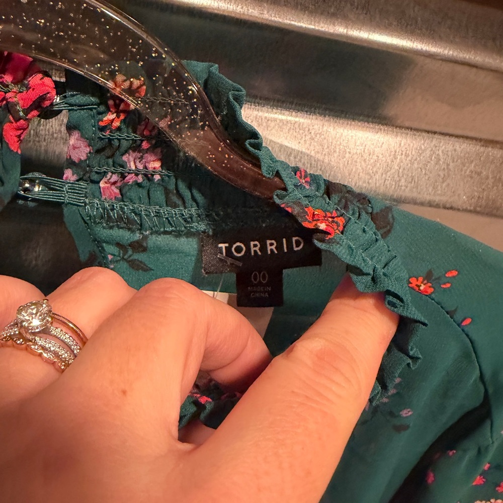 Torrid Teal Floral Blouse woman’s size 00 - Picture 3 of 4